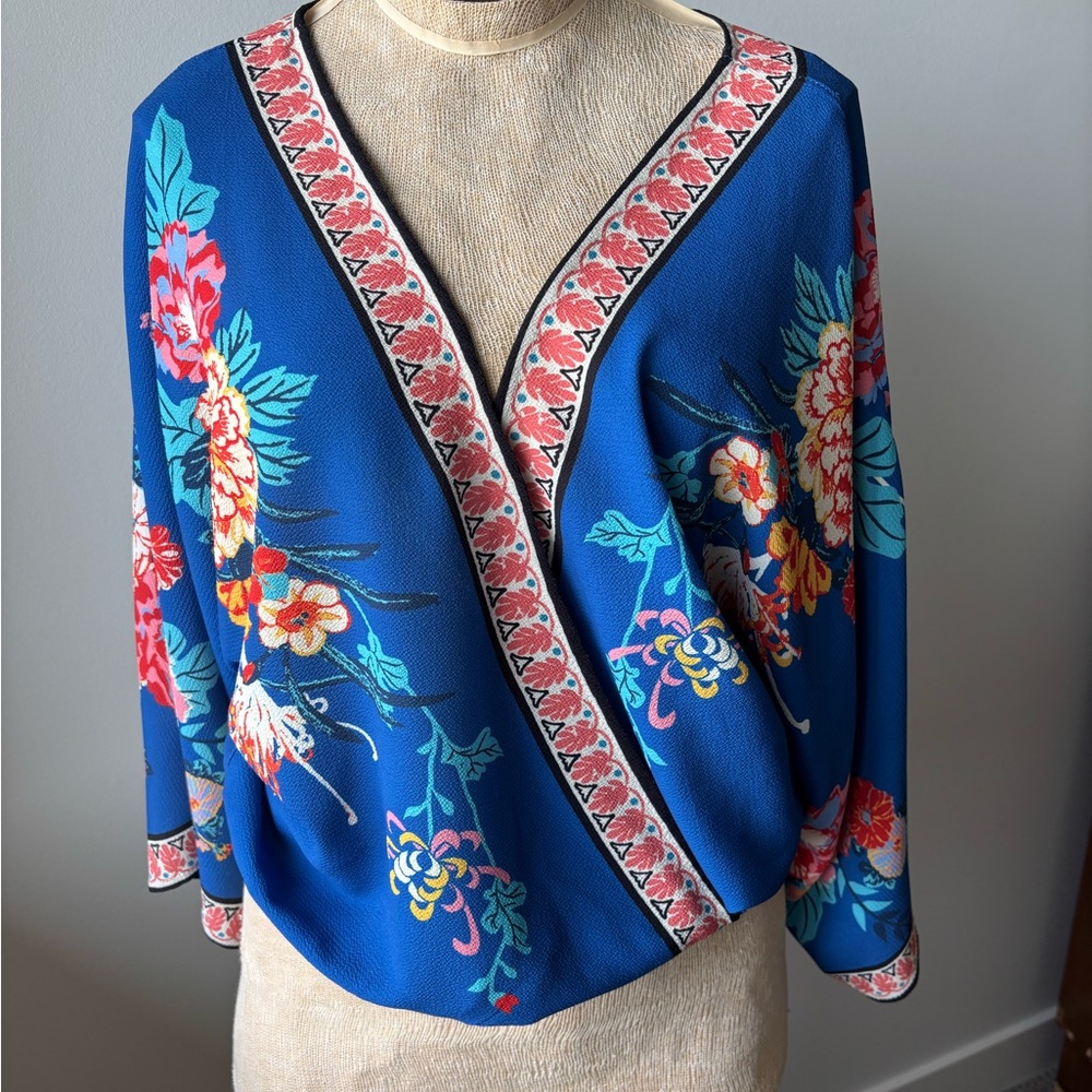 Blue Floral V-Neck Blouse Wrap Top Crop Top Size L  FLYING TOMATO